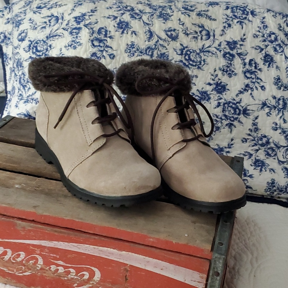 Suede lined boots